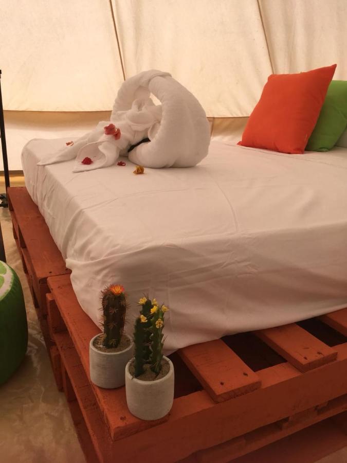 Готель Glamping Due Amici Паломіно Екстер'єр фото
