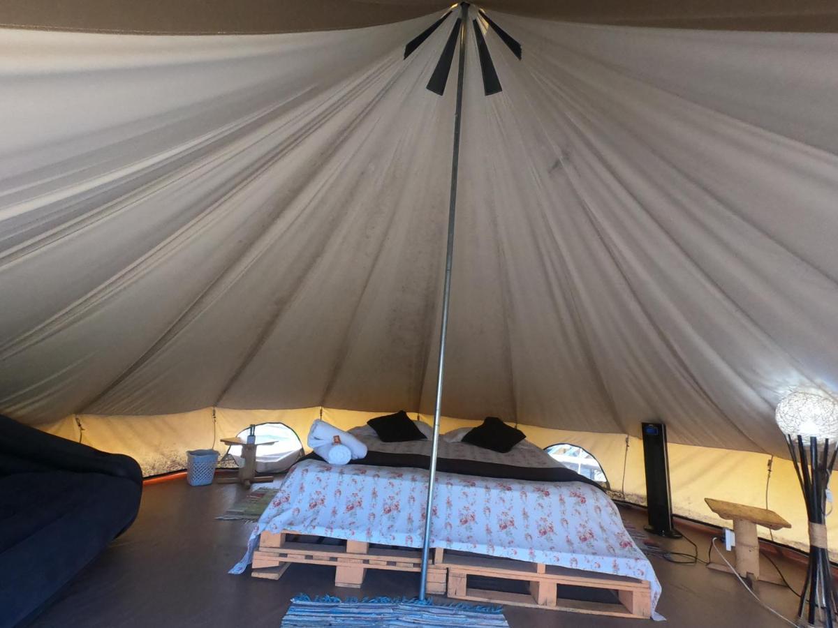 Готель Glamping Due Amici Паломіно Екстер'єр фото