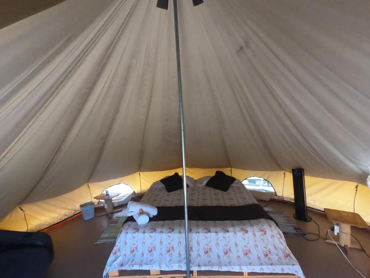 Готель Glamping Due Amici Паломіно Екстер'єр фото