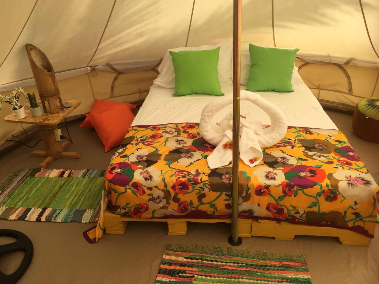 Готель Glamping Due Amici Паломіно Екстер'єр фото