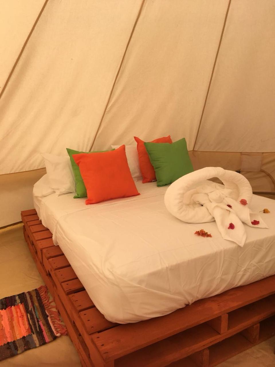 Готель Glamping Due Amici Паломіно Екстер'єр фото